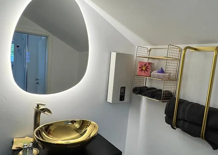 Ueber Den Daechern Im Vier Vorne 居特斯洛